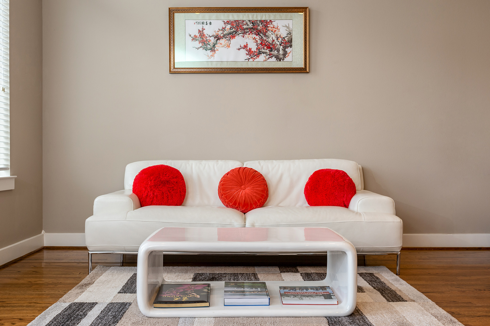 white-sofa-interior-design-Houston-real-estate-photography