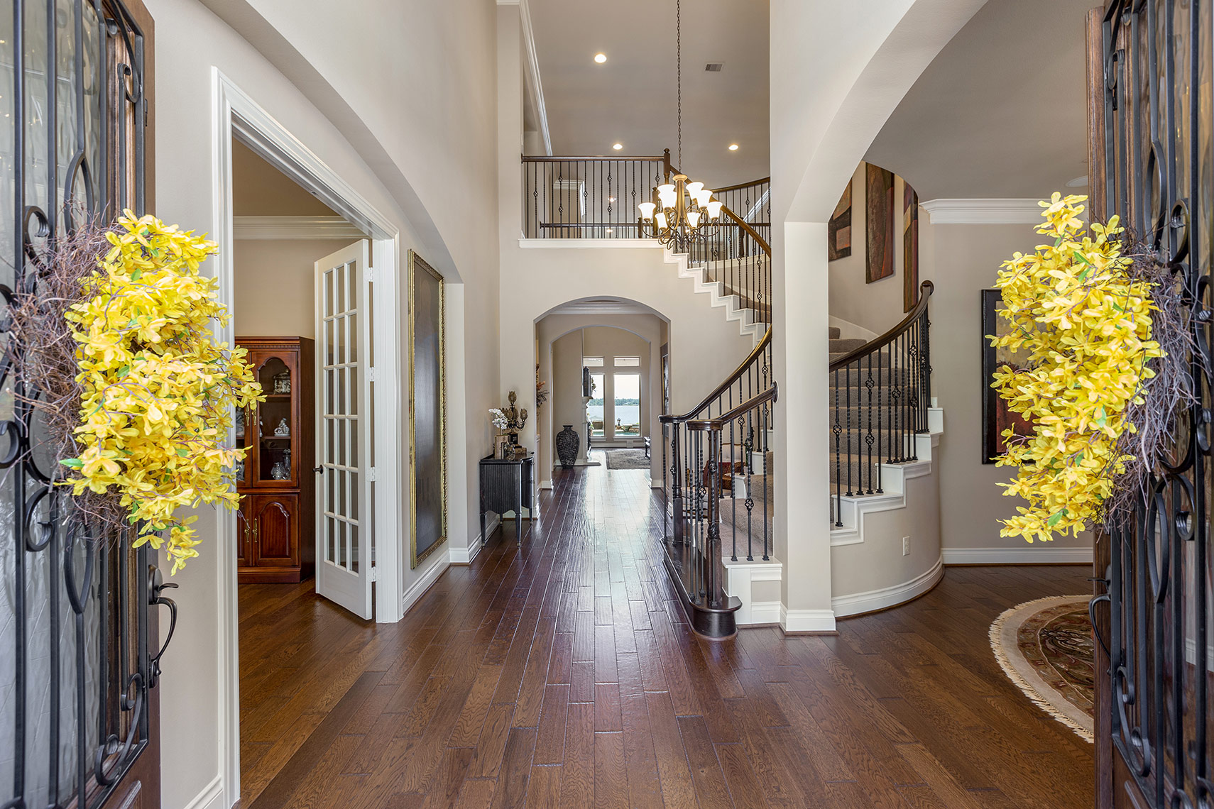 Elegant-home-entryway-in-Houston