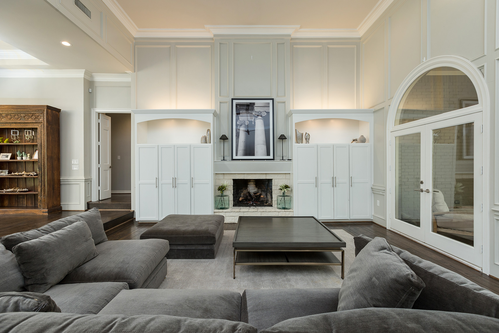 Luxury-living-room-with-custom-cabinets